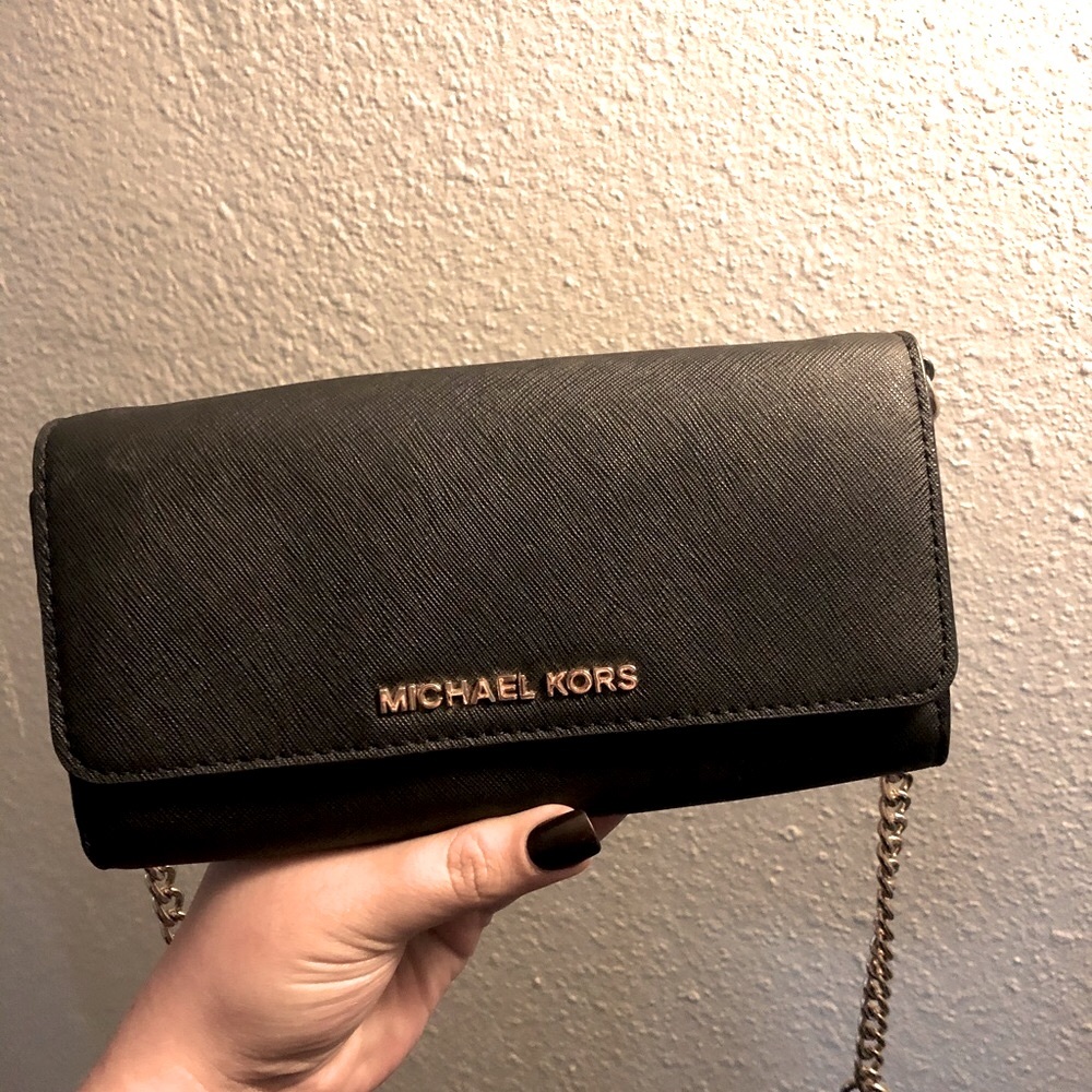 Michael Kors Crossbody Wallet On a Chain